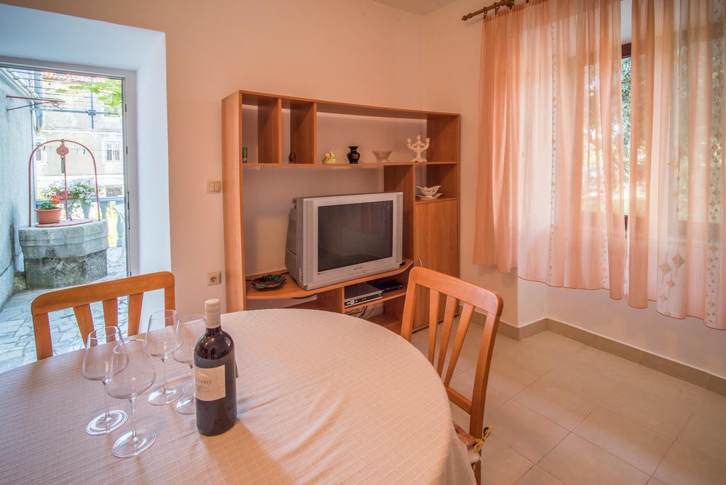 Apartment Ana 1 Malinska Eksteriør billede